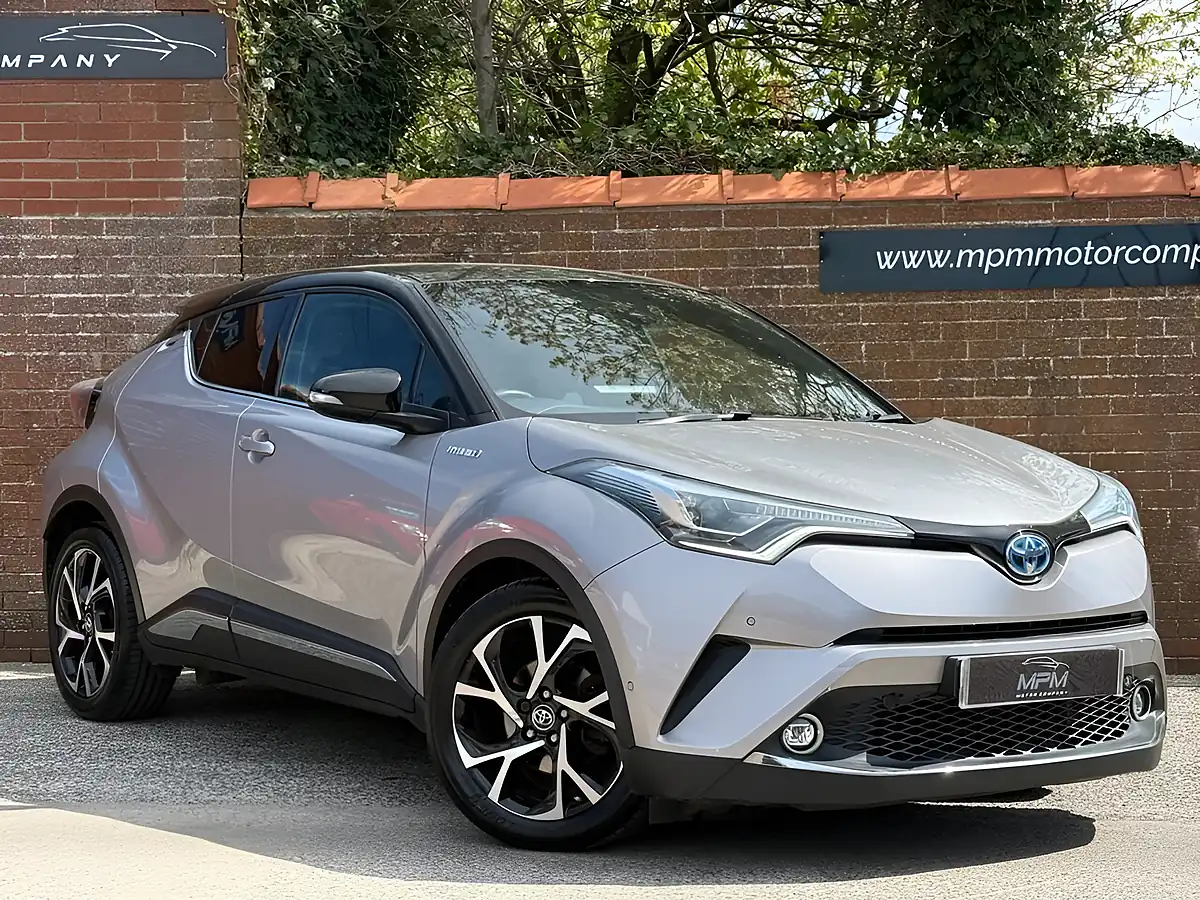 Used 2017 Toyota C-Hr Dynamic Silver - Front View