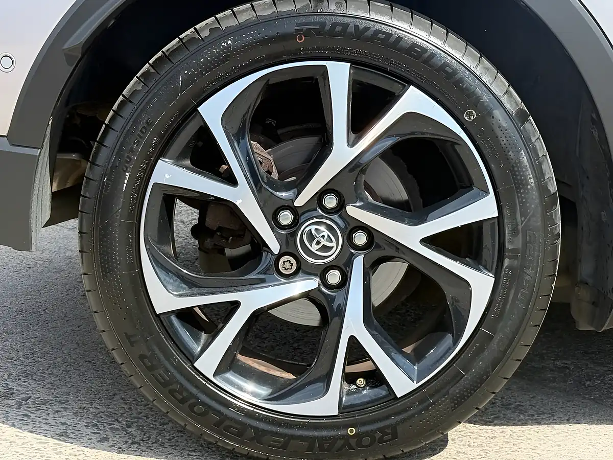 Used 2017 Toyota C-Hr Dynamic Silver - Interior and Exterior details 17