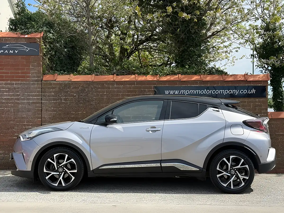 Used 2017 Toyota C-Hr Dynamic Silver - Interior and Exterior details 4