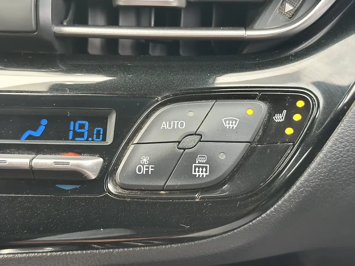 Used 2017 Toyota C-Hr Dynamic Silver - Interior and Exterior details 18