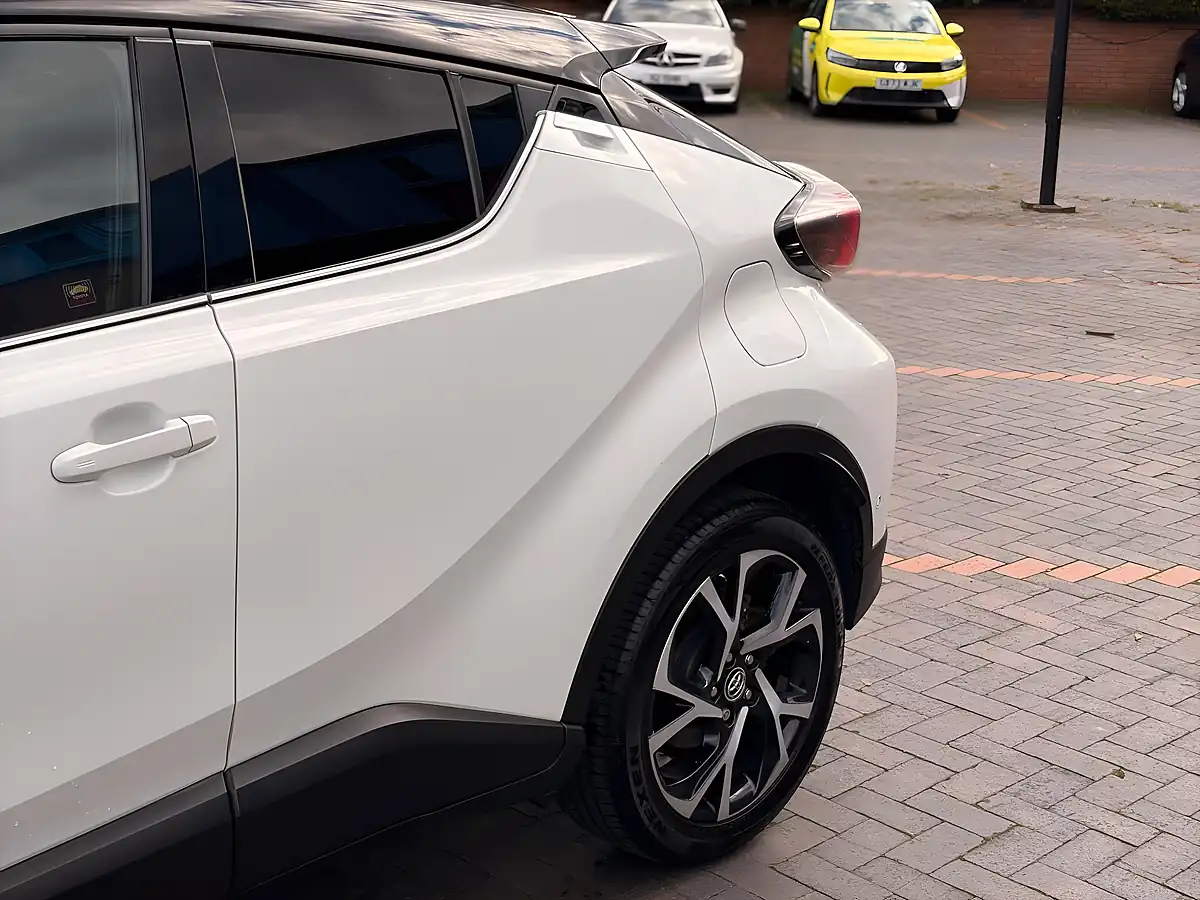 Used 2017 Toyota C-Hr Dynamic White - Interior and Exterior details 12
