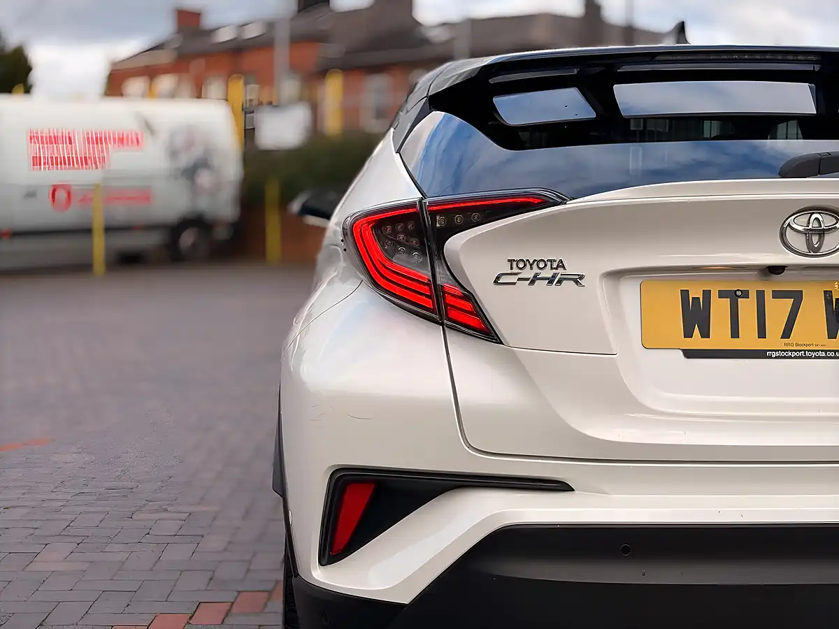 Used 2017 Toyota C-Hr Dynamic White - Interior and Exterior details 13