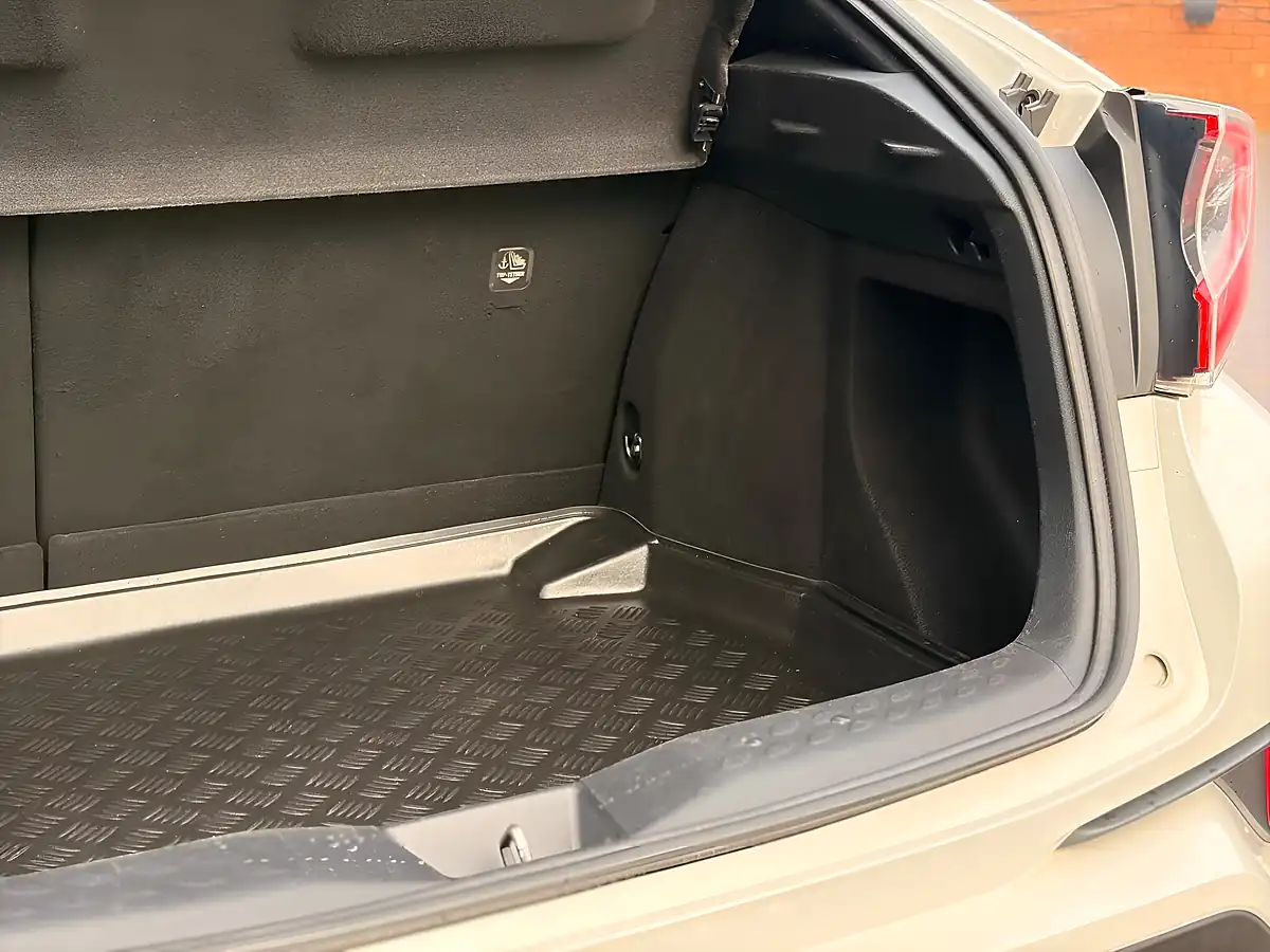 Used 2017 Toyota C-Hr Dynamic White - Interior and Exterior details 14