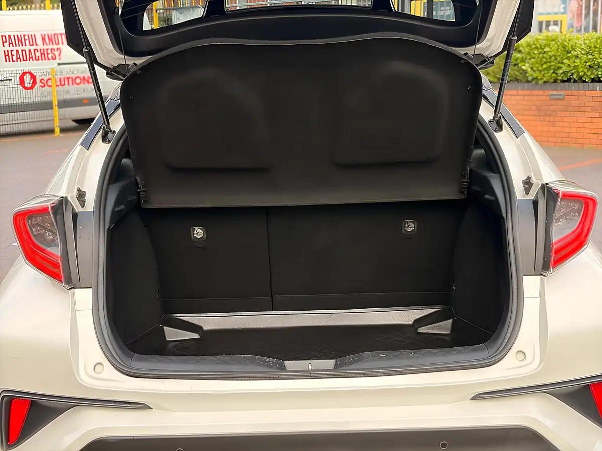 Used 2017 Toyota C-Hr Dynamic White - Interior and Exterior details 15
