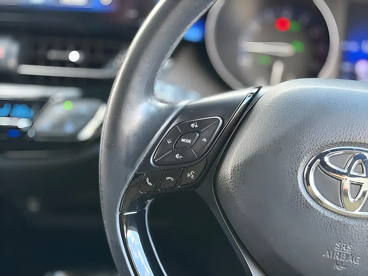Used 2017 Toyota C-Hr Dynamic White - Interior and Exterior details 19