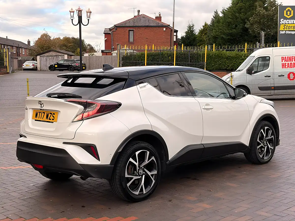 Used 2017 Toyota C-Hr Dynamic White - Interior and Exterior details 3