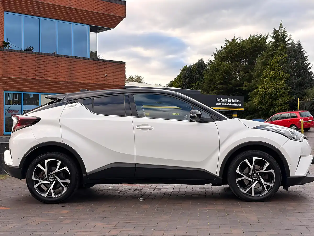 Used 2017 Toyota C-Hr Dynamic White - Interior and Exterior details 4