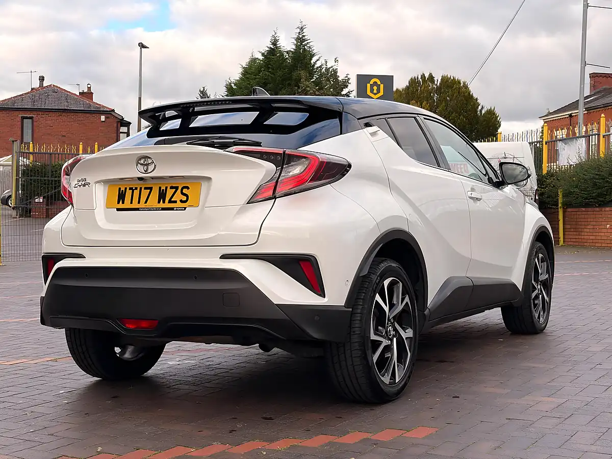 Used 2017 Toyota C-Hr Dynamic White - Interior and Exterior details 6
