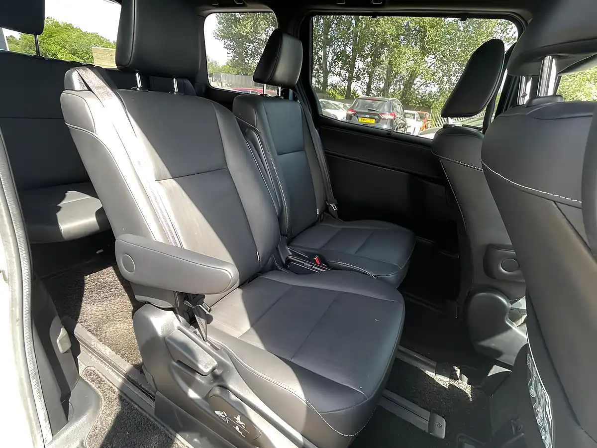 Used 2017 Toyota Esquire 5dr Cvt Euro 6 White - Interior and Exterior details 11