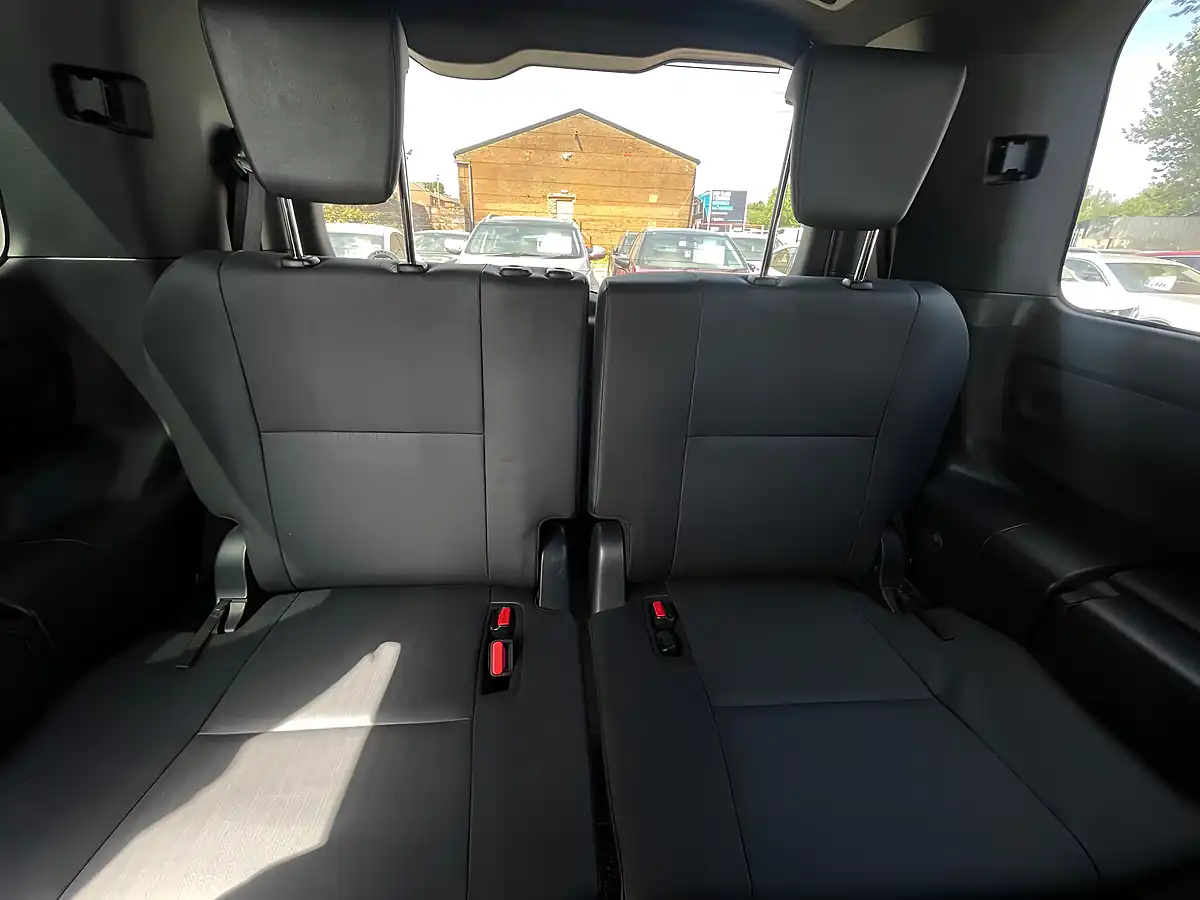 Used 2017 Toyota Esquire 5dr Cvt Euro 6 White - Interior and Exterior details 12