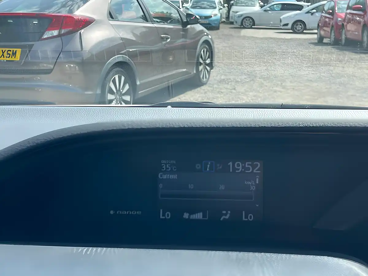 Used 2017 Toyota Esquire 5dr Cvt Euro 6 White - Interior and Exterior details 18