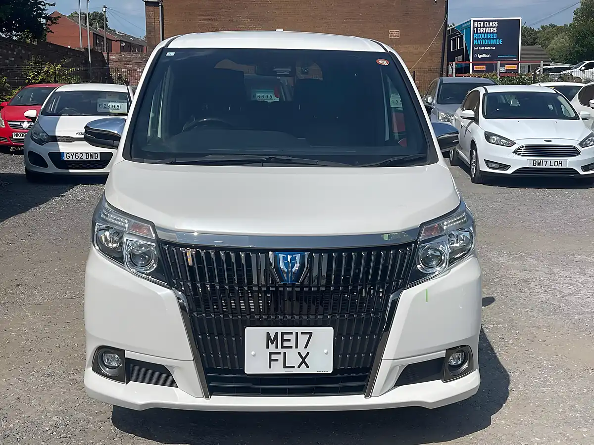 Used 2017 Toyota Esquire 5dr Cvt Euro 6 White - Interior and Exterior details 2
