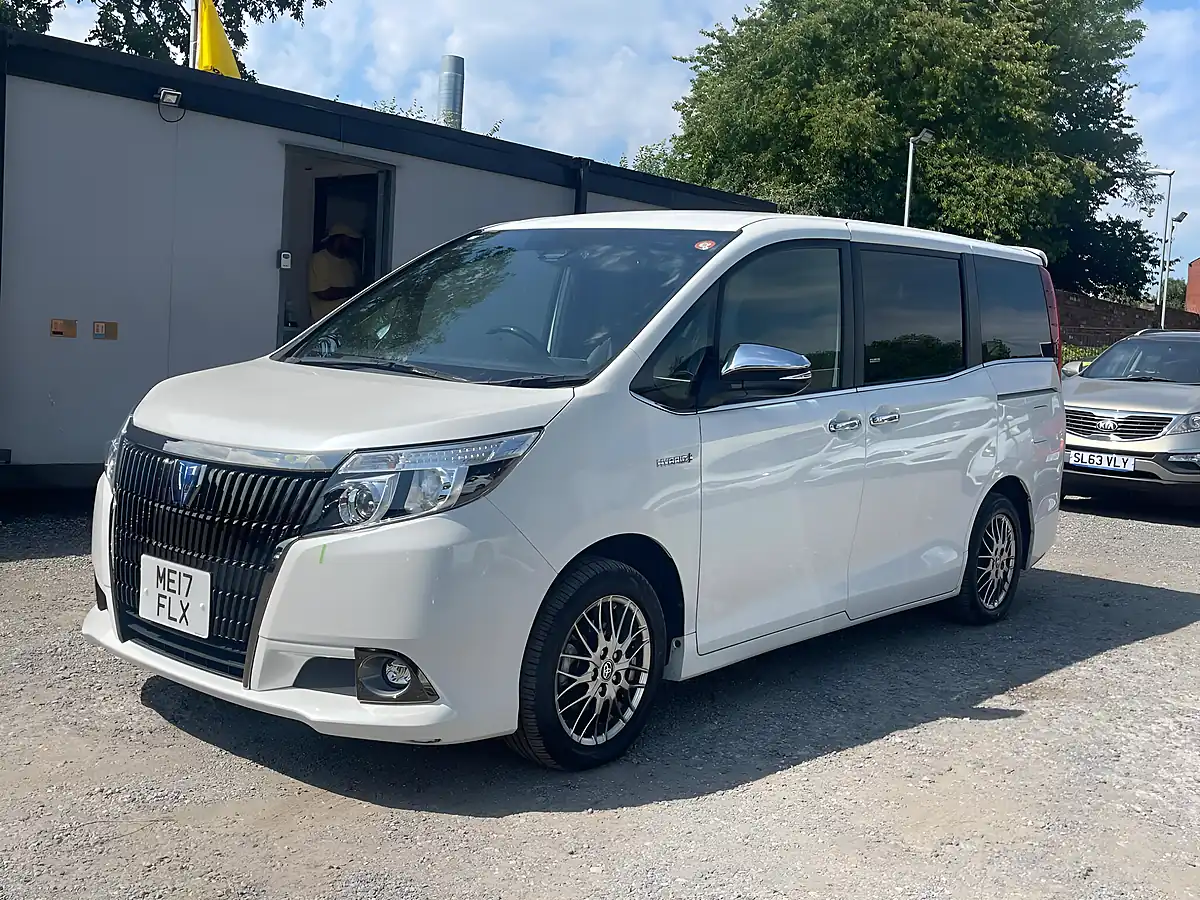 Used 2017 Toyota Esquire 5dr Cvt Euro 6 White - Interior and Exterior details 3