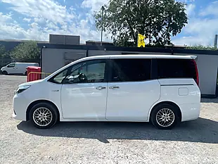 Used 2017 Toyota Esquire 5dr Cvt Euro 6 White - Interior and Exterior details 4