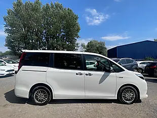 Used 2017 Toyota Esquire 5dr Cvt Euro 6 White - Interior and Exterior details 8