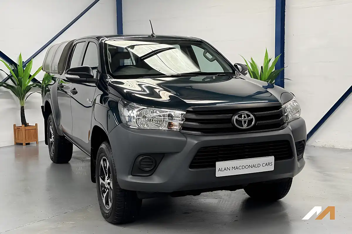 Used 2017 Toyota Hilux Active Green - Front View