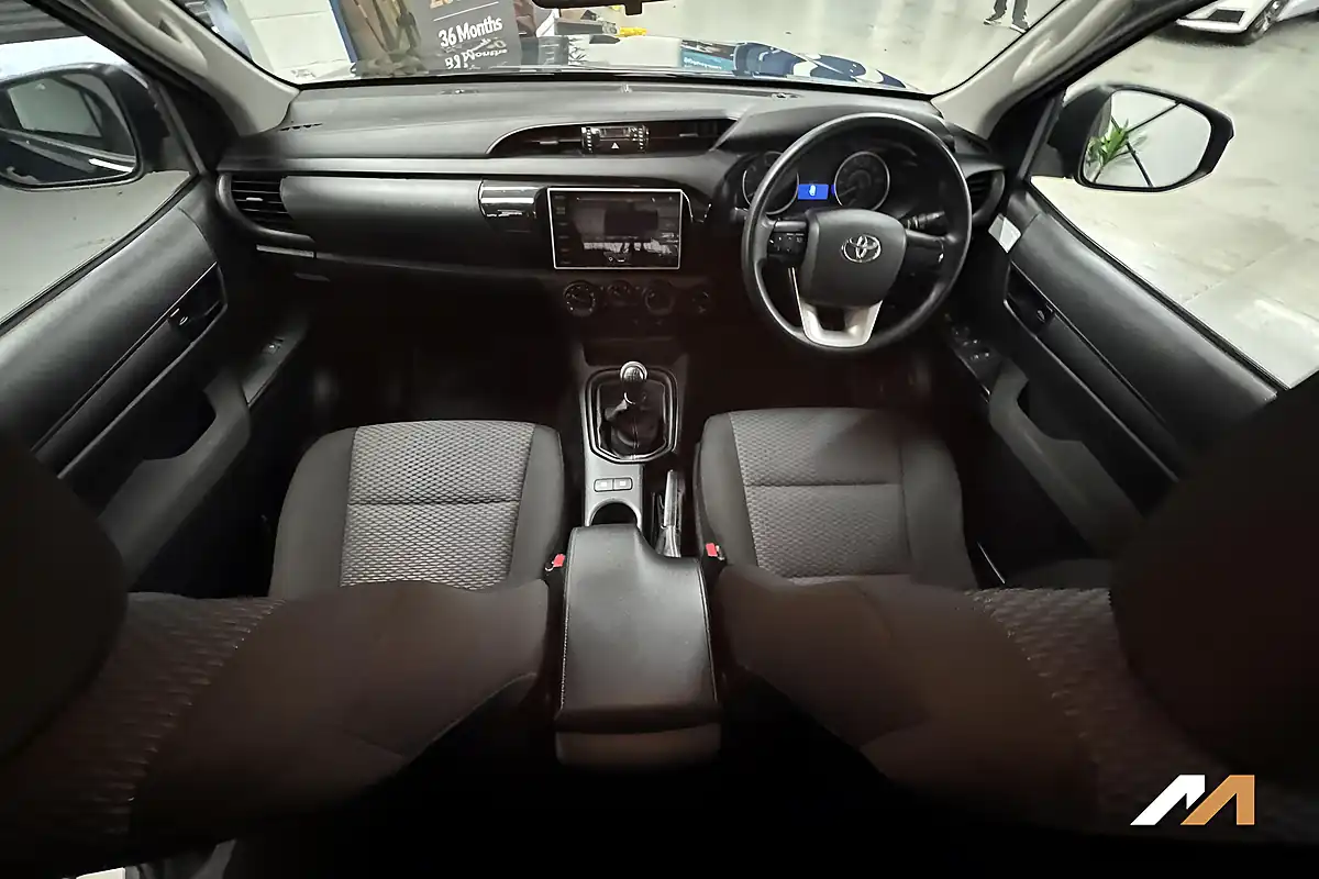 Used 2017 Toyota Hilux Active Green - Interior and Exterior details 10
