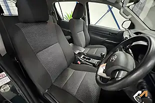 Used 2017 Toyota Hilux Active Green - Interior and Exterior details 11