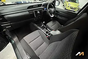 Used 2017 Toyota Hilux Active Green - Interior and Exterior details 14
