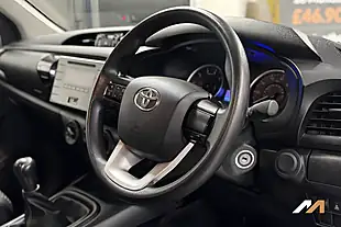 Used 2017 Toyota Hilux Active Green - Interior and Exterior details 15
