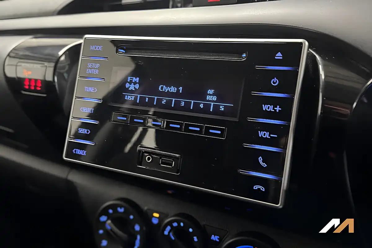 Used 2017 Toyota Hilux Active Green - Interior and Exterior details 16
