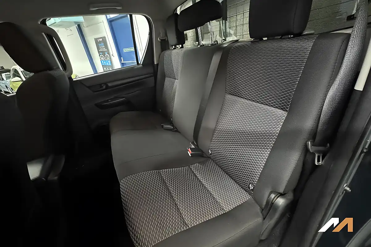 Used 2017 Toyota Hilux Active Green - Interior and Exterior details 18
