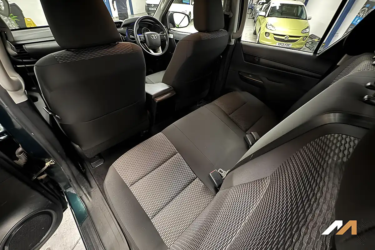 Used 2017 Toyota Hilux Active Green - Interior and Exterior details 19