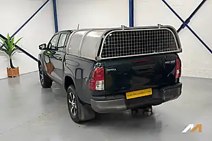 Used 2017 Toyota Hilux Active Green - Interior and Exterior details 2