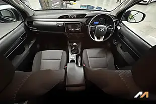 Used 2017 Toyota Hilux Active Green - Interior and Exterior details 3