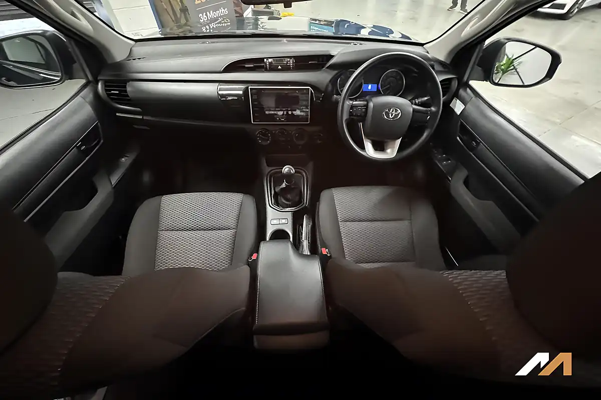 Used 2017 Toyota Hilux Active Green - Interior and Exterior details 3