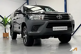 Used 2017 Toyota Hilux Active Green - Interior and Exterior details 6