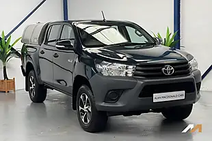 Used 2017 Toyota Hilux Active Green - Interior and Exterior details 7