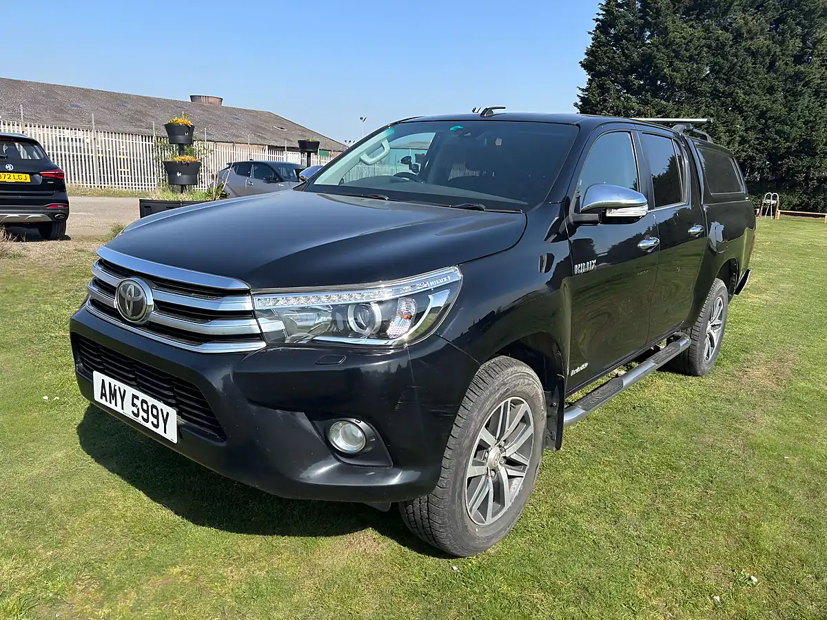 Used 2017 Toyota Hilux Invincible Black - Interior and Exterior details 3
