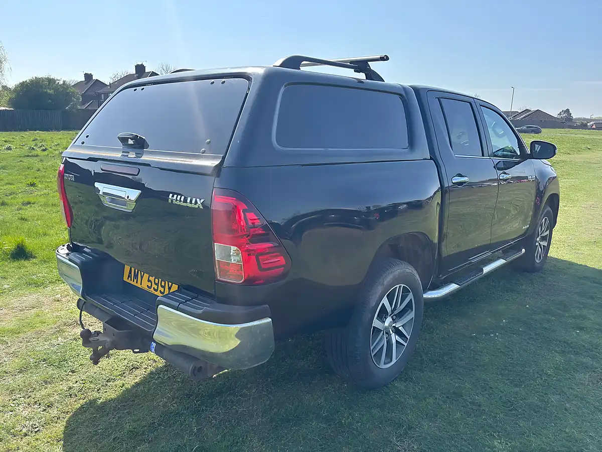 Used 2017 Toyota Hilux Invincible Black - Interior and Exterior details 4