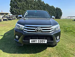 Used 2017 Toyota Hilux Invincible Black - Interior and Exterior details 5