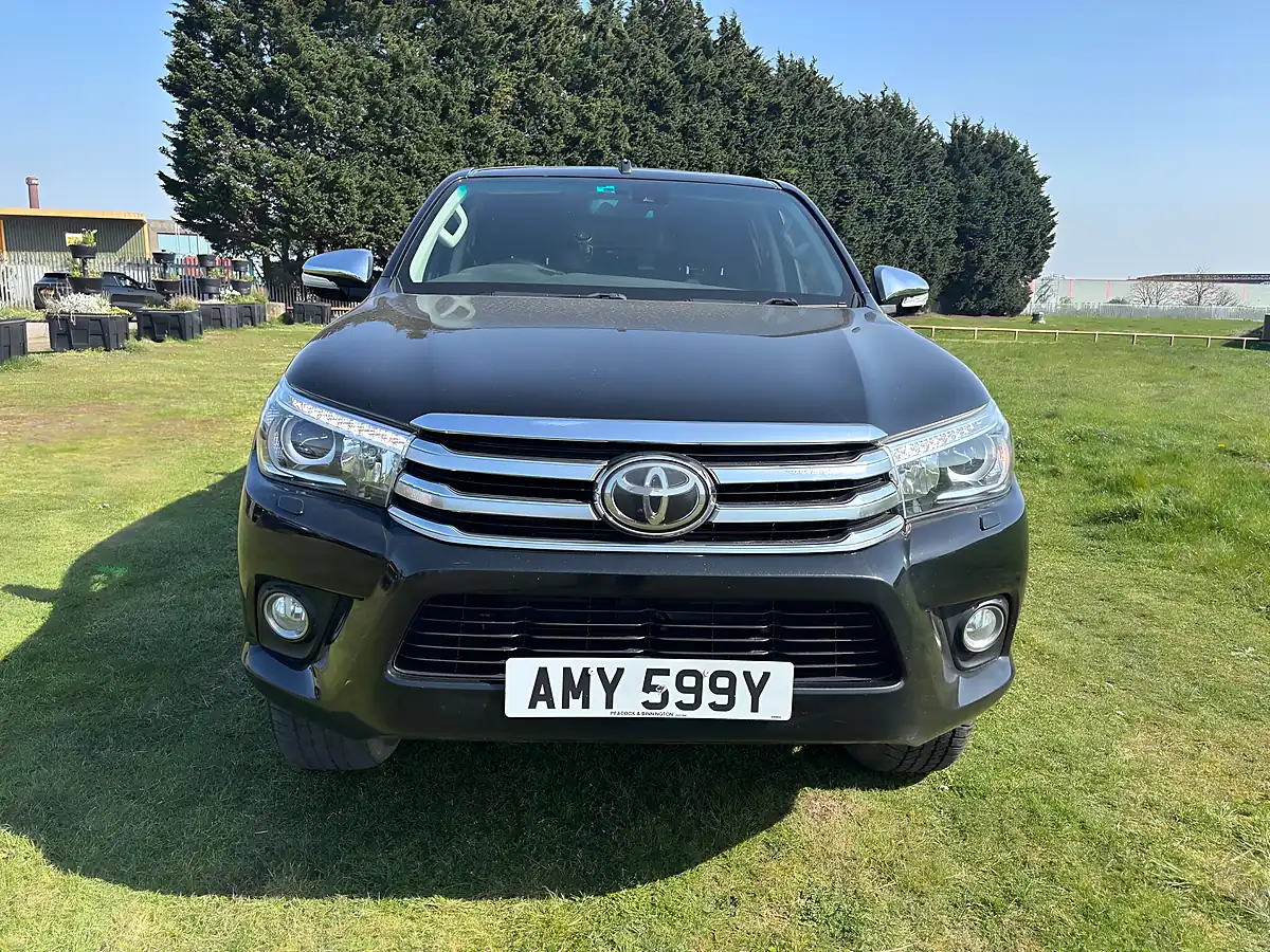 Used 2017 Toyota Hilux Invincible Black - Interior and Exterior details 5