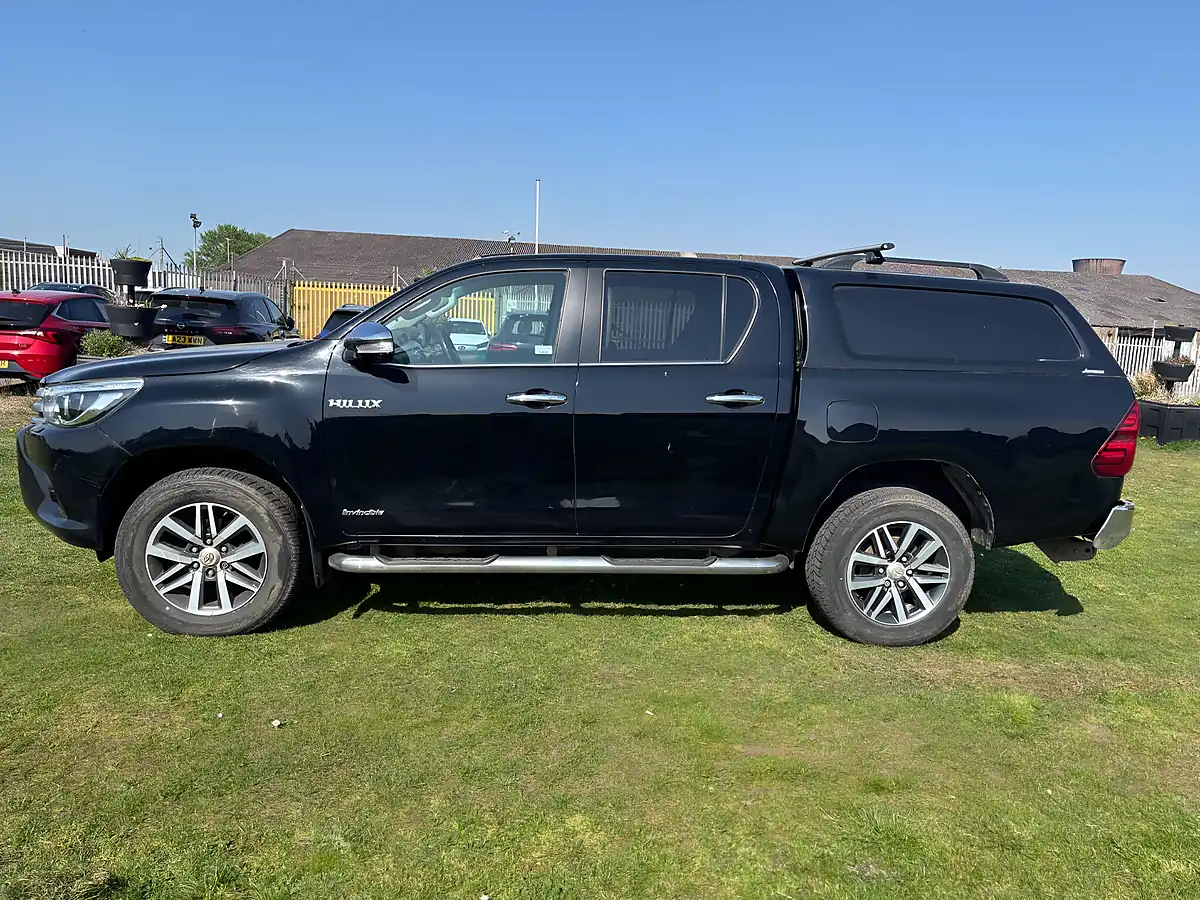 Used 2017 Toyota Hilux Invincible Black - Interior and Exterior details 6