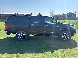 Used 2017 Toyota Hilux Invincible Black - Interior and Exterior details 7
