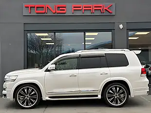 Used 2017 Toyota Land Cruiser Amazon White - Interior and Exterior details 11
