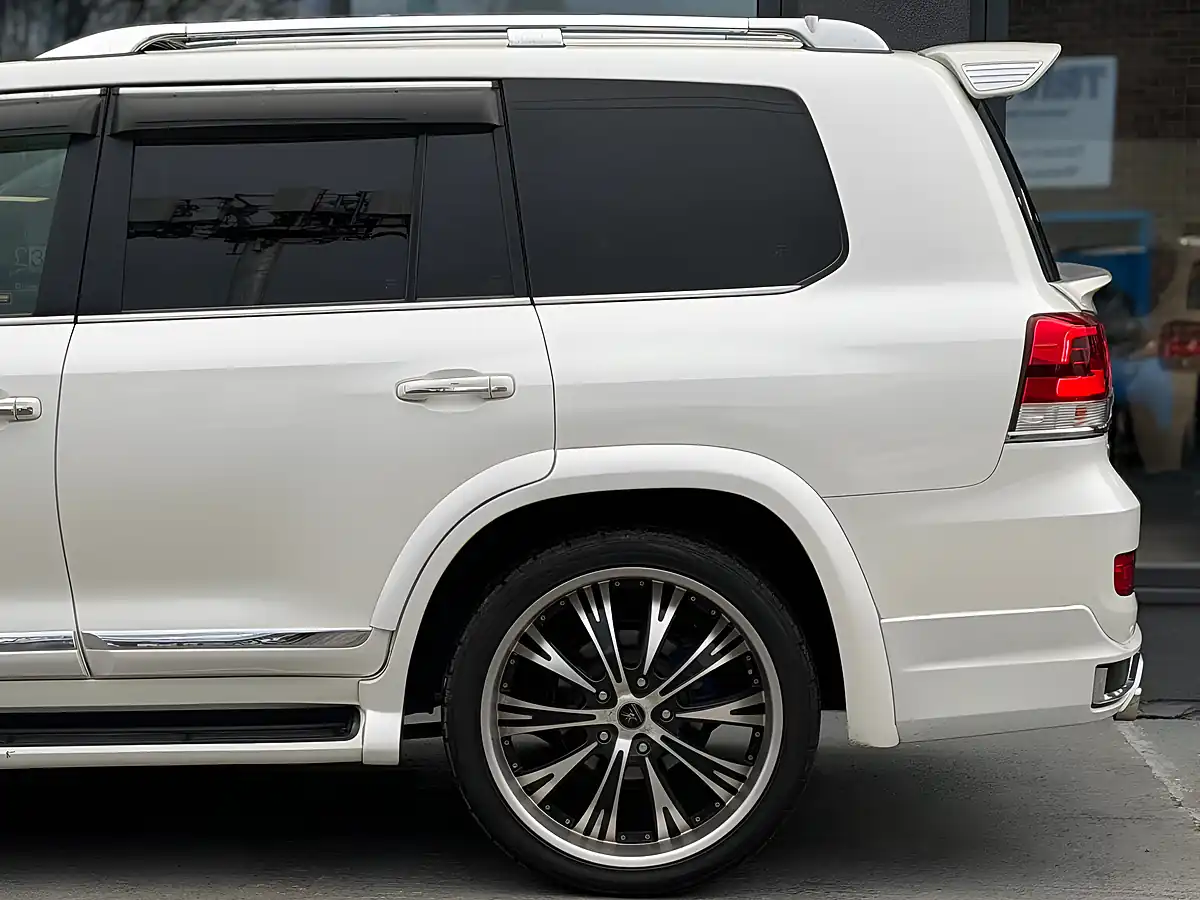 Used 2017 Toyota Land Cruiser Amazon White - Interior and Exterior details 12