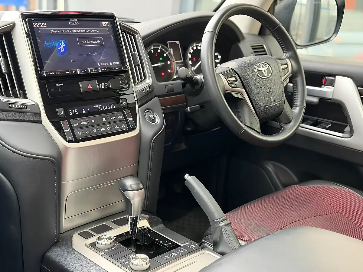 Used 2017 Toyota Land Cruiser Amazon White - Interior and Exterior details 3