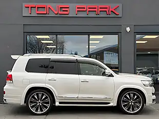Used 2017 Toyota Land Cruiser Amazon White - Interior and Exterior details 5