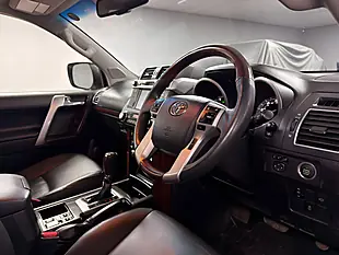Used 2017 Toyota Land Cruiser Invincible Brilliant Silver - Interior and Exterior details 10