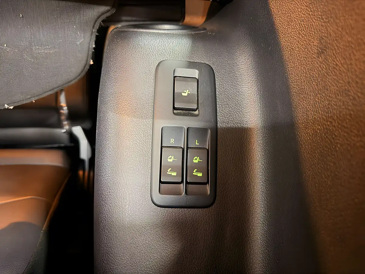 Used 2017 Toyota Land Cruiser Invincible Brilliant Silver - Interior and Exterior details 14