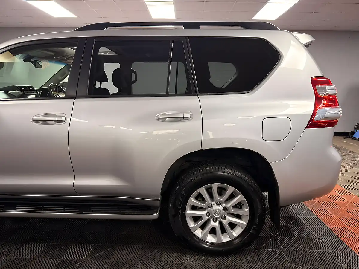 Used 2017 Toyota Land Cruiser Invincible Brilliant Silver - Interior and Exterior details 19