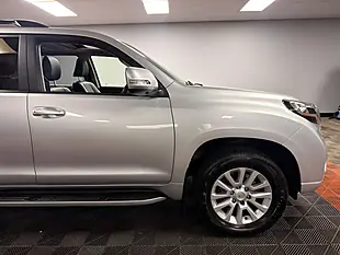 Used 2017 Toyota Land Cruiser Invincible Brilliant Silver - Interior and Exterior details 20