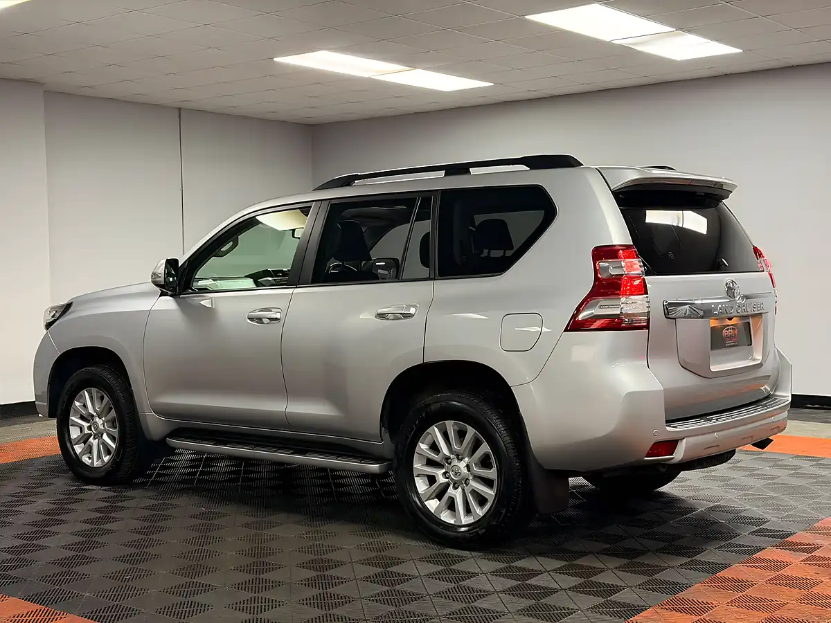 Used 2017 Toyota Land Cruiser Invincible Brilliant Silver - Interior and Exterior details 4