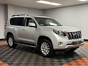 Used 2017 Toyota Land Cruiser Invincible Brilliant Silver - Interior and Exterior details 5