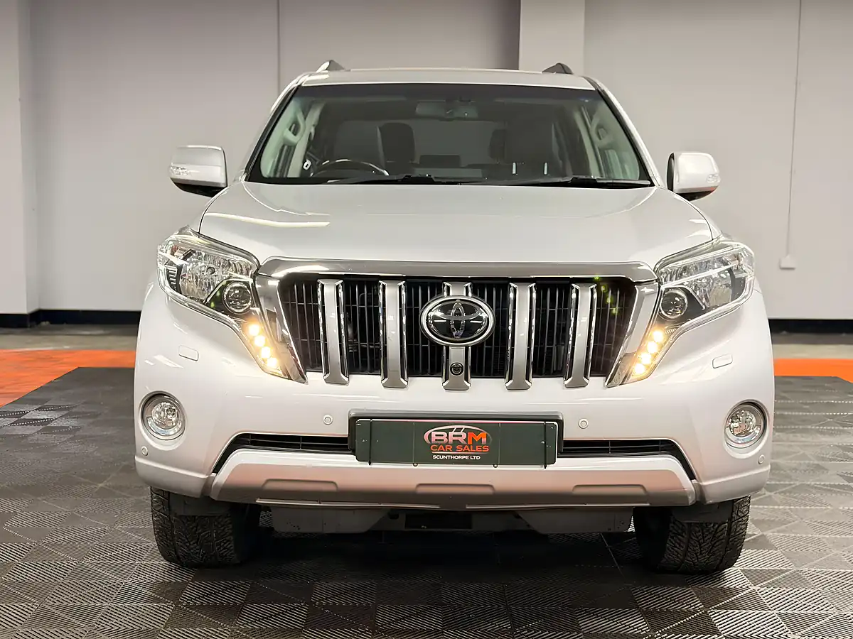 Used 2017 Toyota Land Cruiser Invincible Brilliant Silver - Interior and Exterior details 6