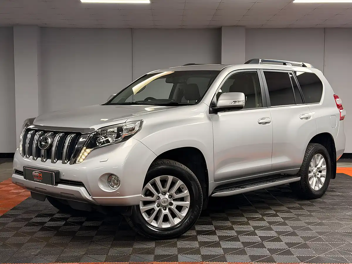 Used 2017 Toyota Land Cruiser Invincible Brilliant Silver - Interior and Exterior details 7